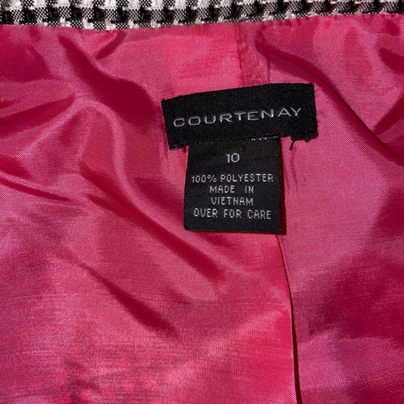 Suit - Picture 3 of 9